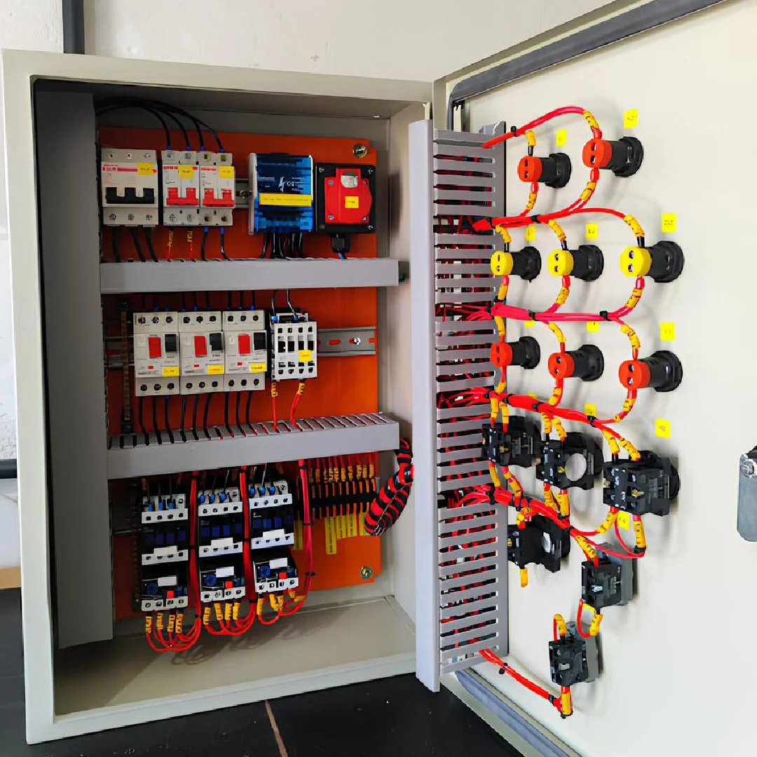 Painel elétrico industrial montado pela equipe Melega