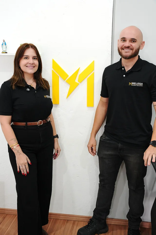 Casal proprietário da Melega na sede da empresa